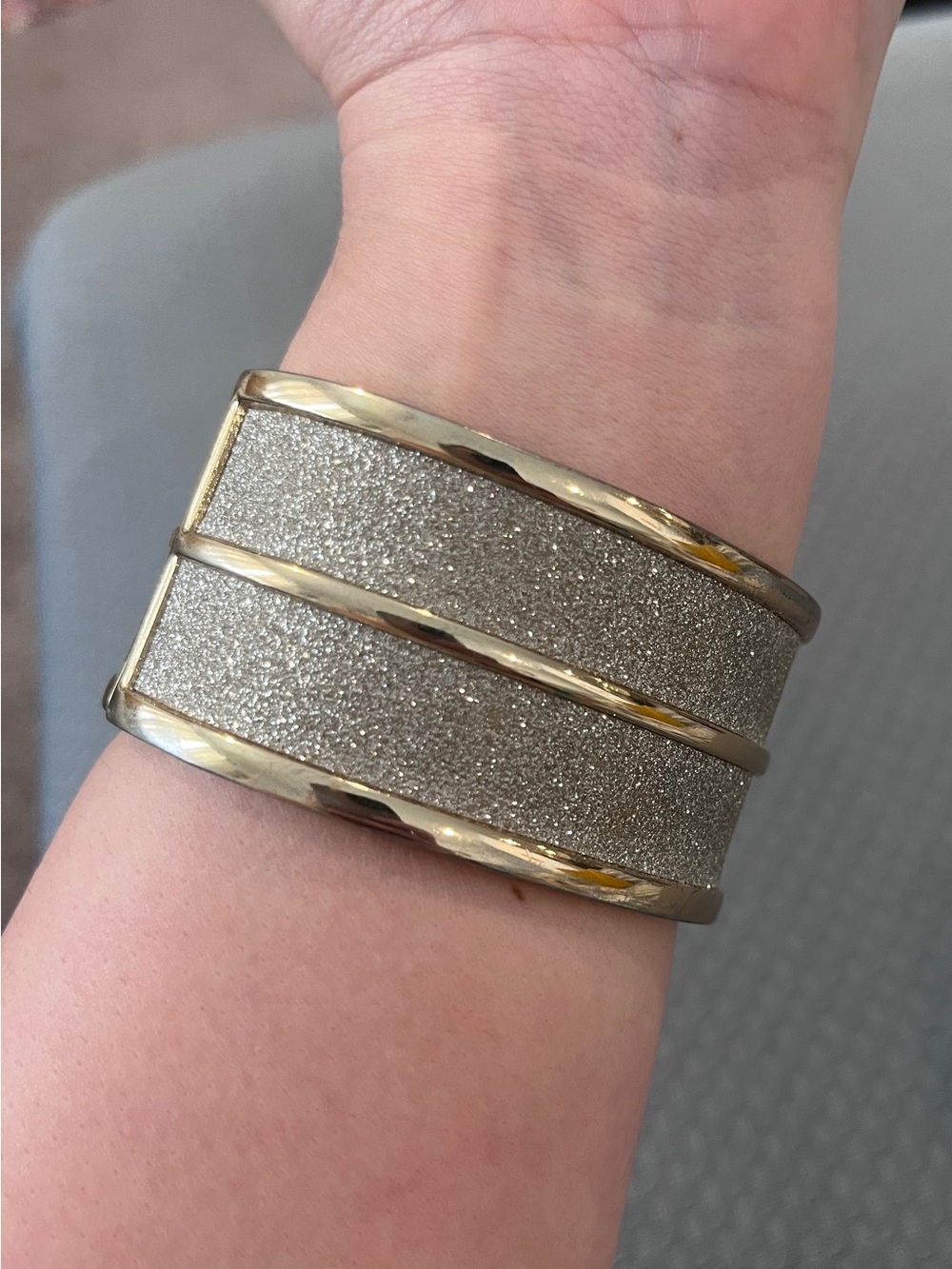 Gold Wide Shimmer Glitter Inlay Hinge Cuff Statement Bracelet Unbranded - Picture 3 of 11